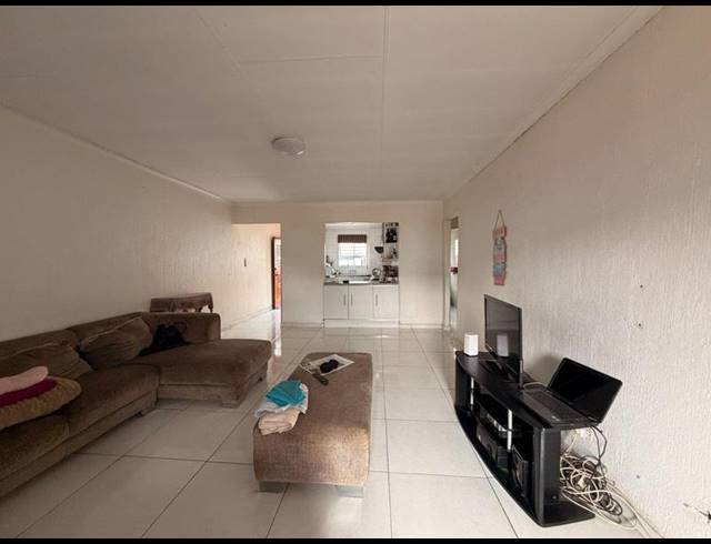 2 BEDROOM HOUSE FOR SALE IN FERNDALE